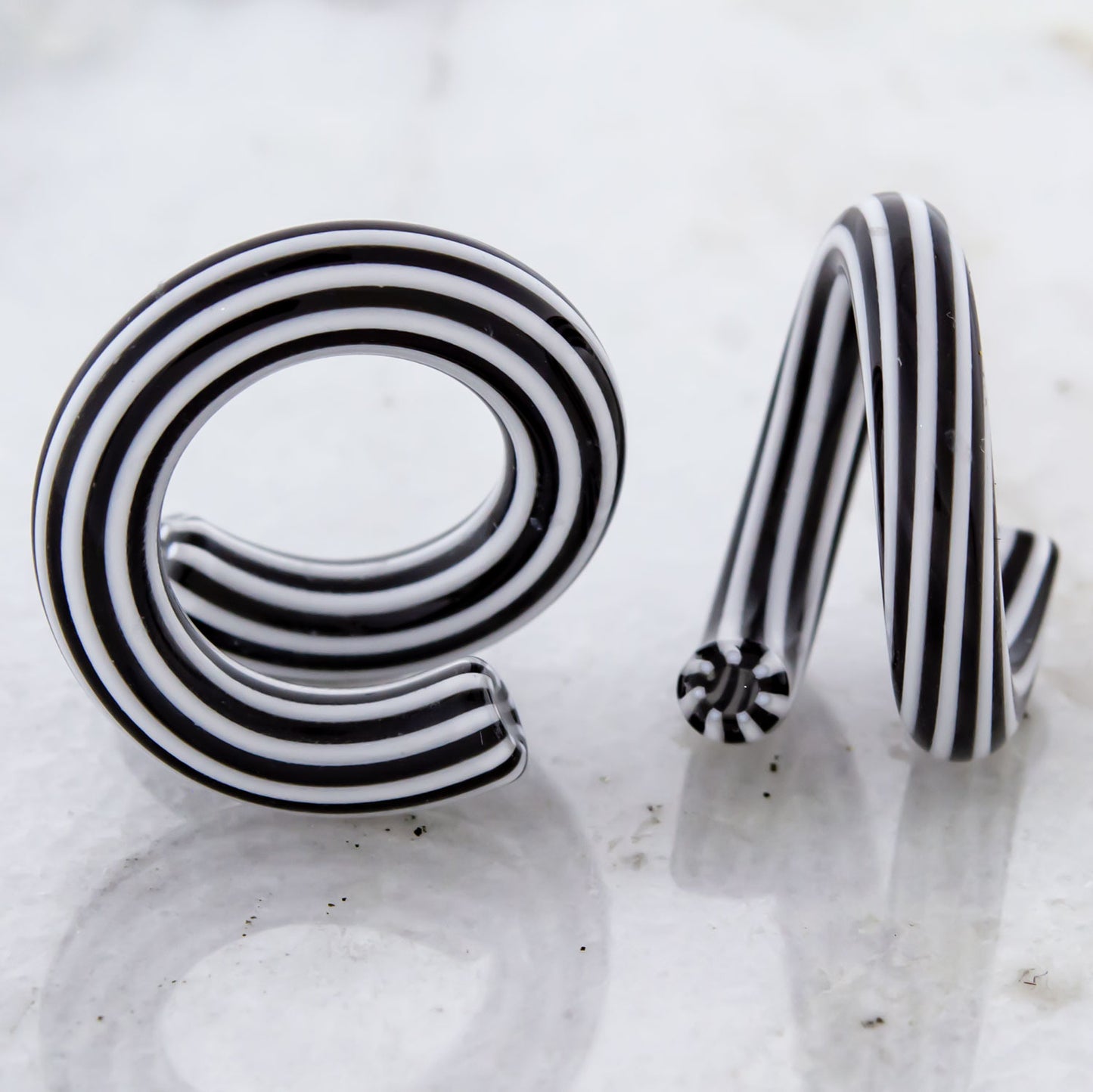 Black & White Borosilicate Glass Coil Ear Hangers – 8G–2G