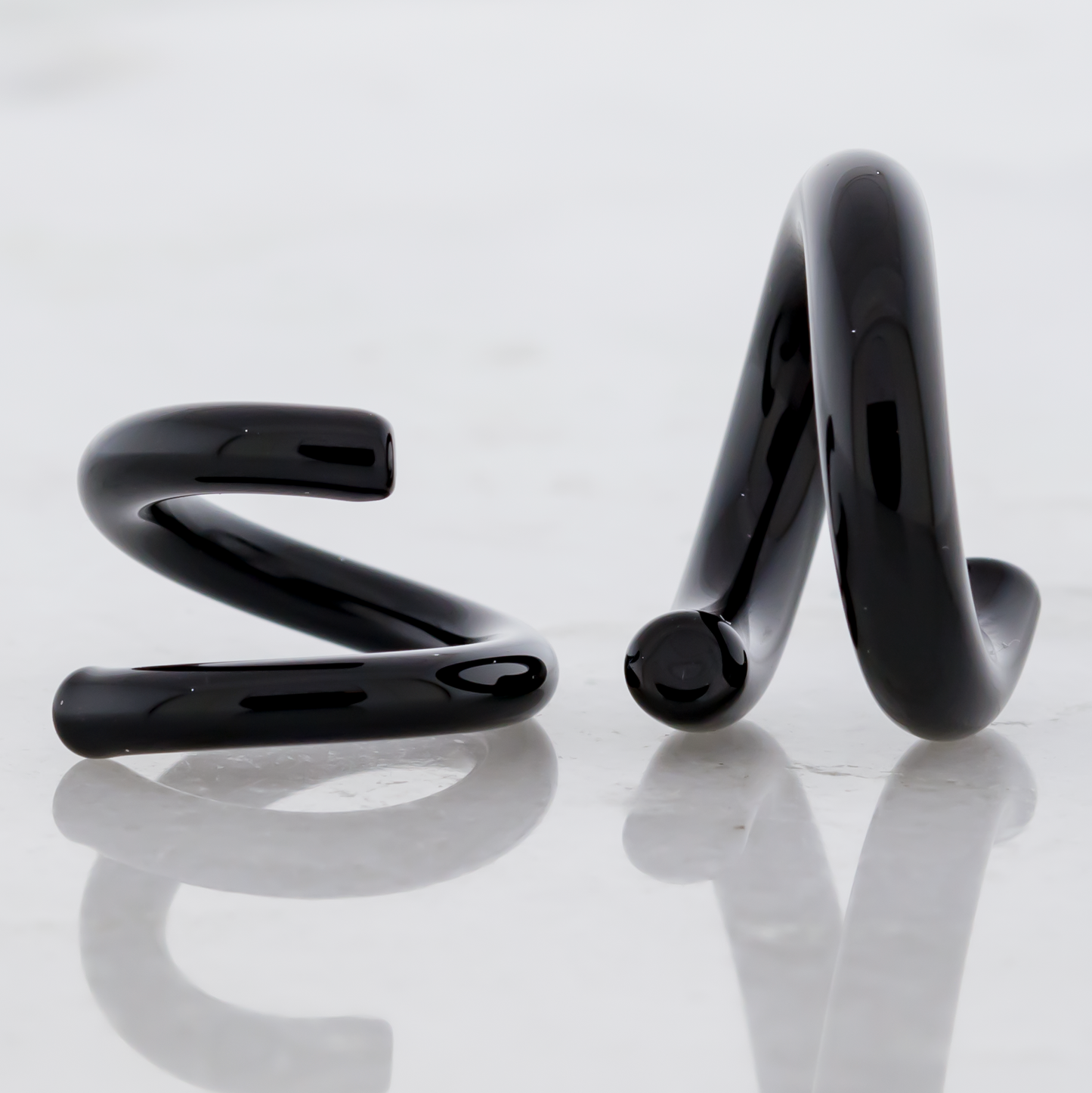 Fade to Black Borosilicate Glass Coil Ear Hangers – 8G–2G