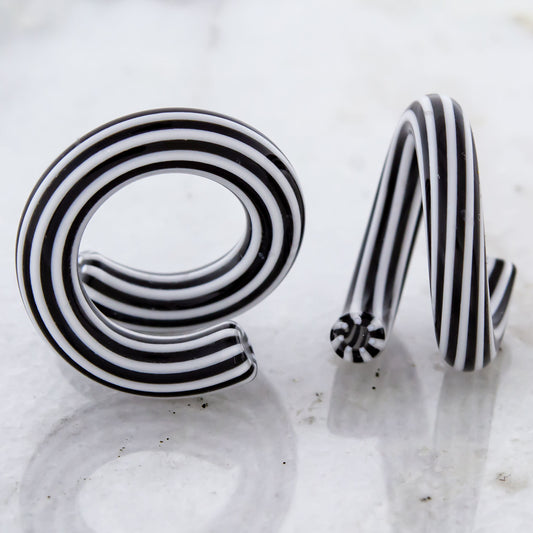 Black & White Borosilicate Glass Coil Ear Hangers – 8G–2G